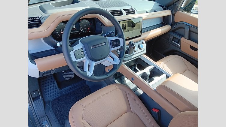 2025 SKLADOVÉ VOZIDLÁ Land Rover Defender 110 Carpatian Grey 3.0D I6 MHEV 300PS D300 MHEV X-Dynamic HSE 