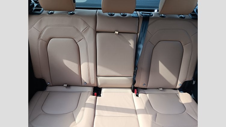 2025 SKLADOVÉ VOZIDLÁ Land Rover Defender 110 Carpatian Grey 3.0D I6 MHEV 300PS D300 MHEV X-Dynamic HSE 