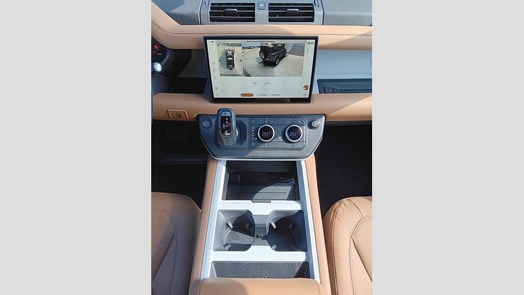 2025 SKLADOVÉ VOZIDLÁ Land Rover Defender 110 Carpatian Grey 3.0D I6 MHEV 300PS D300 MHEV X-Dynamic HSE 