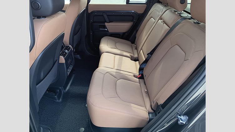 2025 SKLADOVÉ VOZIDLÁ Land Rover Defender 110 Carpatian Grey 3.0D I6 MHEV 300PS D300 MHEV X-Dynamic HSE 