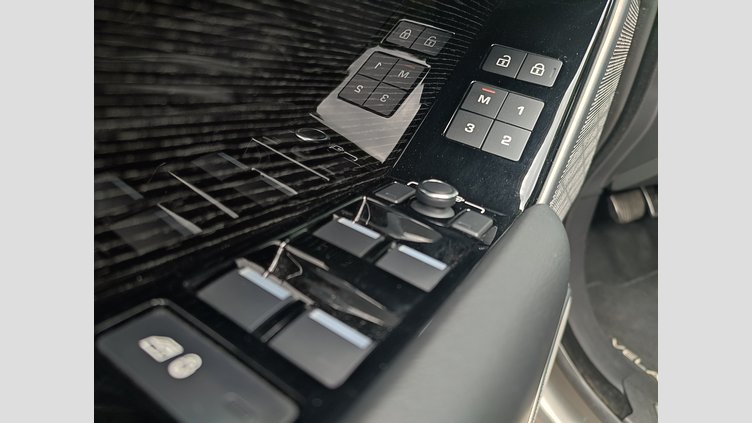 2022 JAZDENÉ VOZIDLÁ Land Rover Range Rover Velar Silicon Silver 4x4 3.0i I6 P400 MHEV R-Dynamic SE AWD A/T