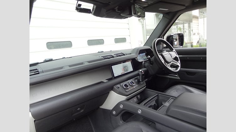 2021 認定中古車 Land Rover Defender 90 アイガーグレイ P300 AWD（AT） SE