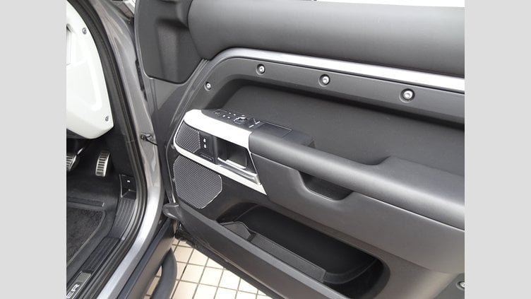 2021 認定中古車 Land Rover Defender 90 アイガーグレイ P300 AWD（AT） SE
