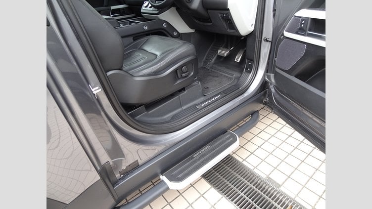 2021 認定中古車 Land Rover Defender 90 アイガーグレイ P300 AWD（AT） SE