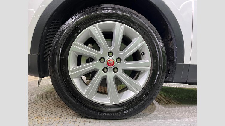 2020 認定中古車 Jaguar E-Pace フジホワイト D180 オートマチック全輪駆動 ベースグレード　１８０PS