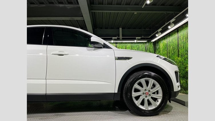 2020 認定中古車 Jaguar E-Pace フジホワイト D180 オートマチック全輪駆動 ベースグレード　１８０PS