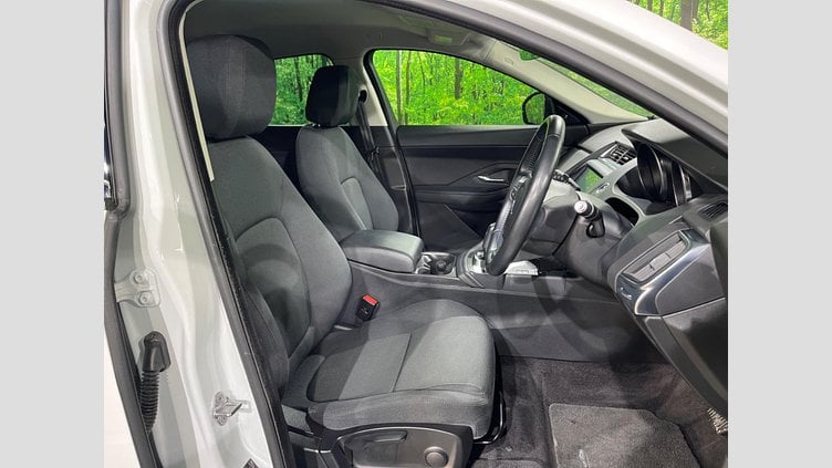 2020 認定中古車 Jaguar E-Pace フジホワイト D180 オートマチック全輪駆動 ベースグレード　１８０PS
