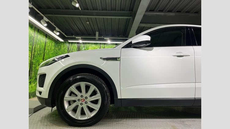 2020 認定中古車 Jaguar E-Pace フジホワイト D180 オートマチック全輪駆動 ベースグレード　１８０PS