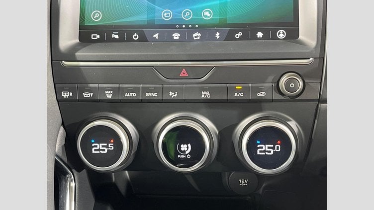 2020 認定中古車 Jaguar E-Pace フジホワイト D180 オートマチック全輪駆動 ベースグレード　１８０PS