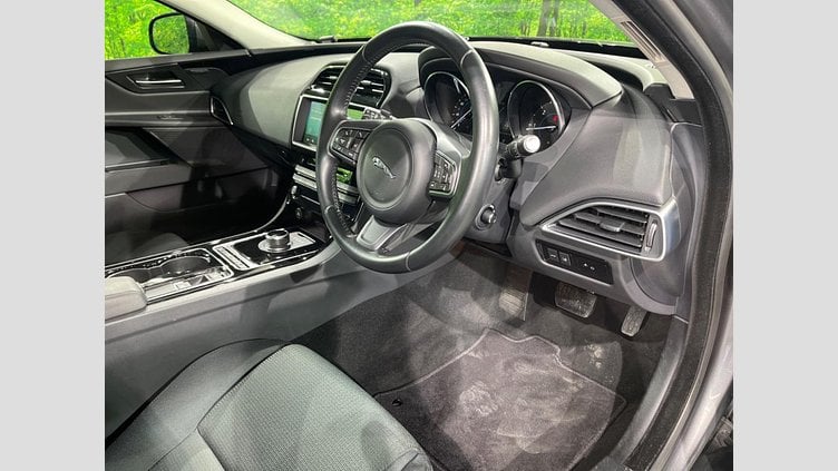2017 認定中古車 Jaguar XE Corris Grey 2WD ピュア