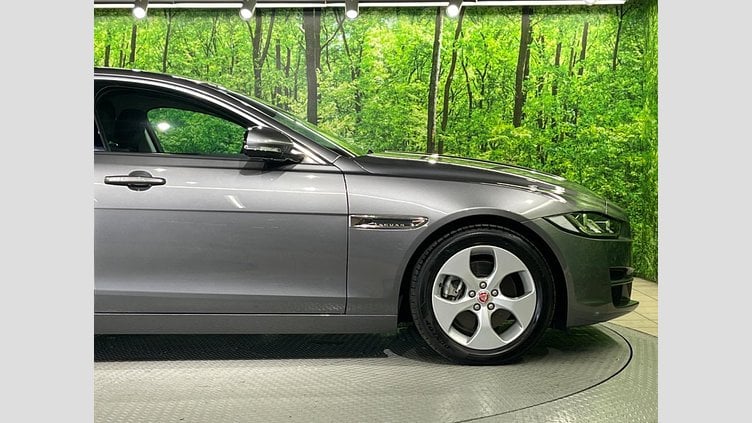 2017 認定中古車 Jaguar XE Corris Grey 2WD ピュア