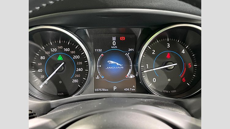 2017 認定中古車 Jaguar XE Corris Grey 2WD ピュア