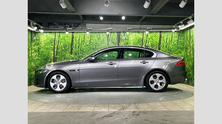 2017 認定中古車 Jaguar XE Corris Grey 2WD ピュア