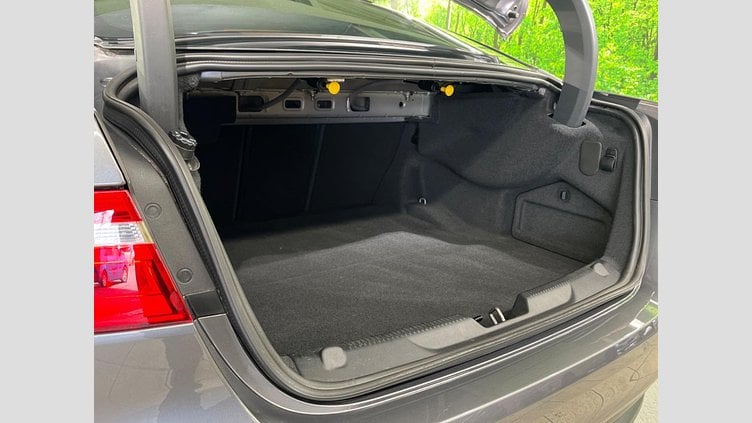 2017 認定中古車 Jaguar XE Corris Grey 2WD ピュア