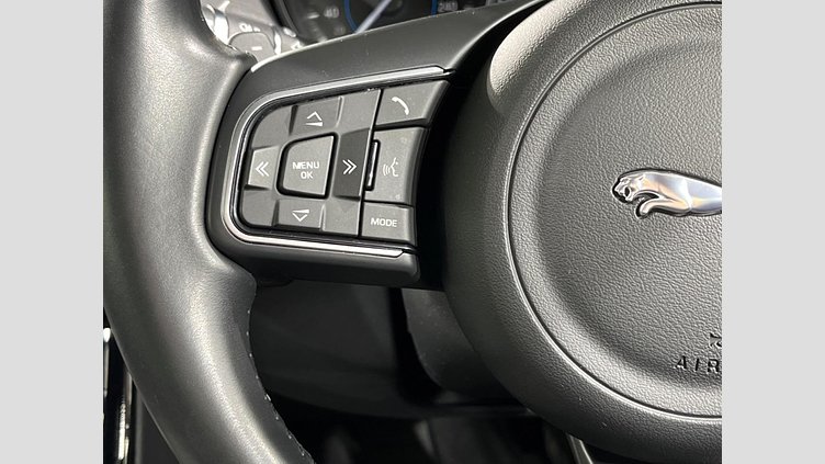 2017 認定中古車 Jaguar XE Corris Grey 2WD ピュア