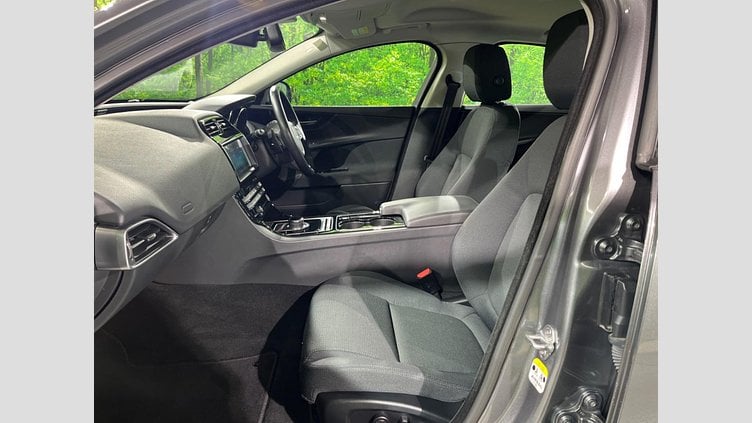 2017 認定中古車 Jaguar XE Corris Grey 2WD ピュア