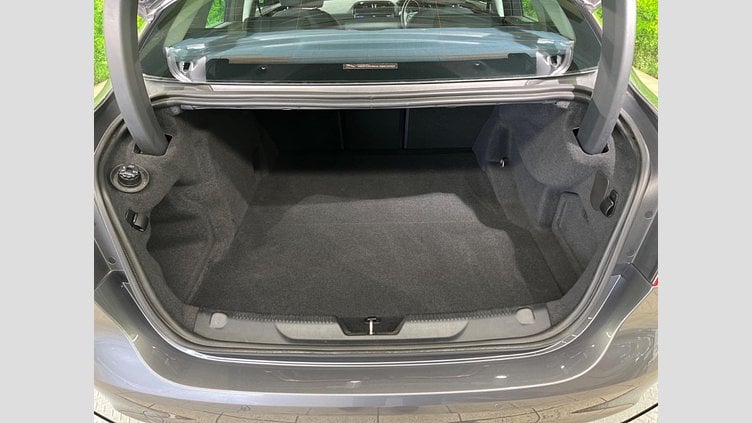 2017 認定中古車 Jaguar XE Corris Grey 2WD ピュア