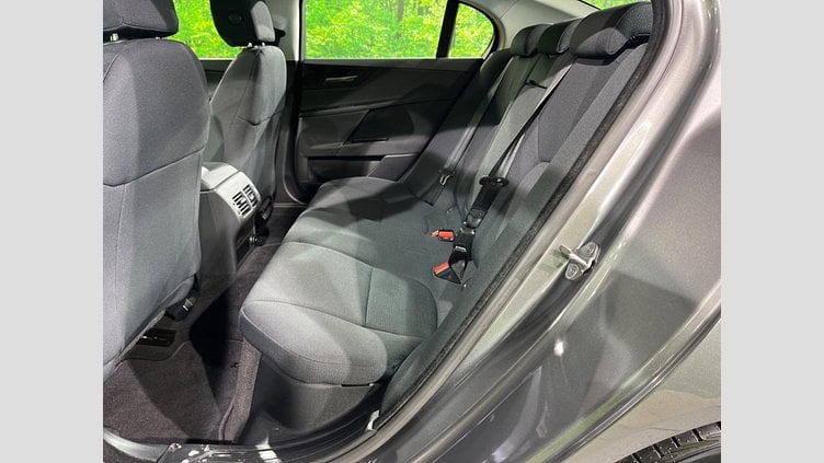 2017 認定中古車 Jaguar XE Corris Grey 2WD ピュア