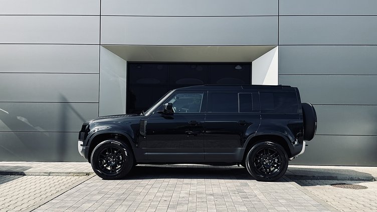 2025 SKLADOVÉ VOZIDLÁ Land Rover Defender 110 Santorini Black D200 S