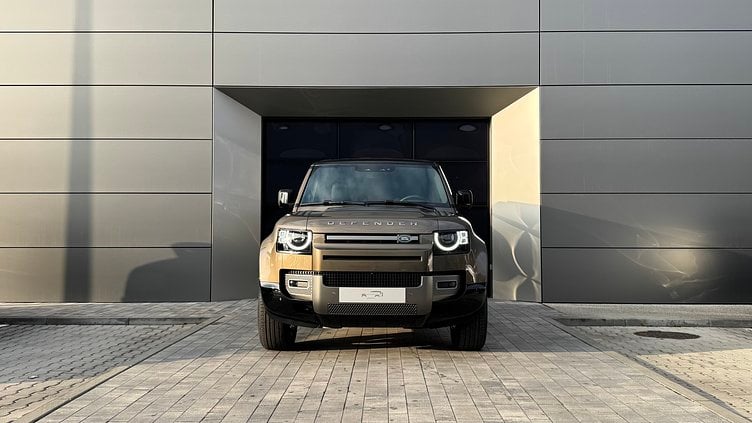 2025 SKLADOVÉ VOZIDLÁ Land Rover Defender 110 Gondwana Stone D200 X-Dynamic SE