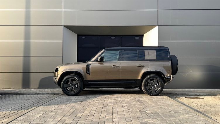 2025 SKLADOVÉ VOZIDLÁ Land Rover Defender 110 Gondwana Stone D200 X-Dynamic SE