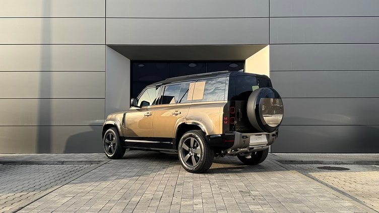 2025 SKLADOVÉ VOZIDLÁ Land Rover Defender 110 Gondwana Stone D200 X-Dynamic SE