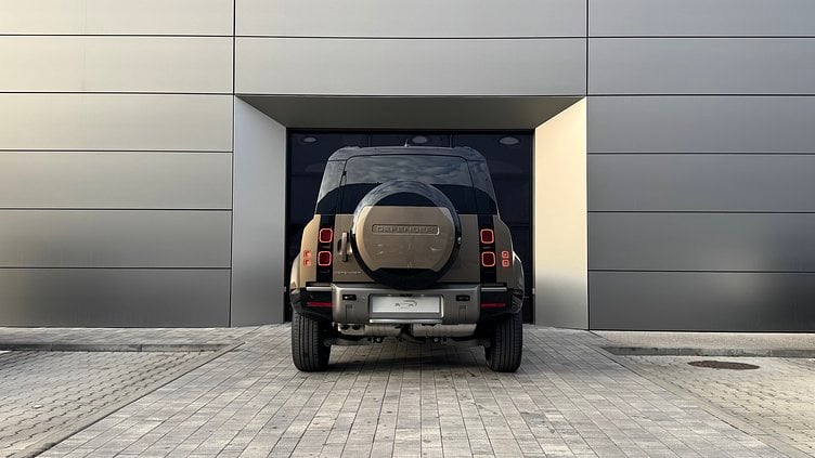 2025 SKLADOVÉ VOZIDLÁ Land Rover Defender 110 Gondwana Stone D200 X-Dynamic SE
