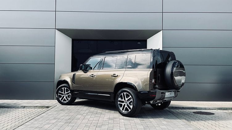 2025 SKLADOVÉ VOZIDLÁ Land Rover Defender 110 Gondwana Stone D250 X-Dynamic SE