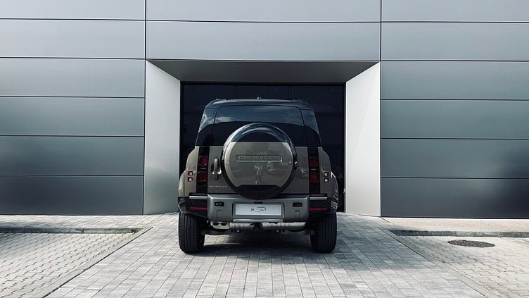 2025 SKLADOVÉ VOZIDLÁ Land Rover Defender 110 Gondwana Stone D250 X-Dynamic SE