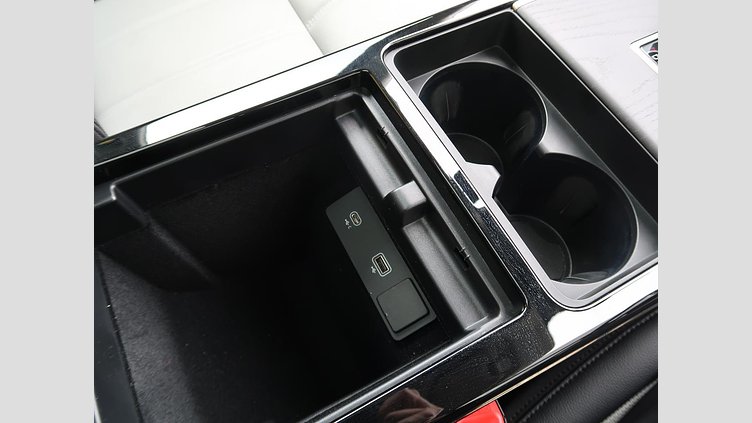 2024 認定中古車 Land Rover Range Rover Evoque アロイオスグレイ D200マイルドハイブリッド（ディーゼル） スタンダードホイールベース DYNAMIC SE