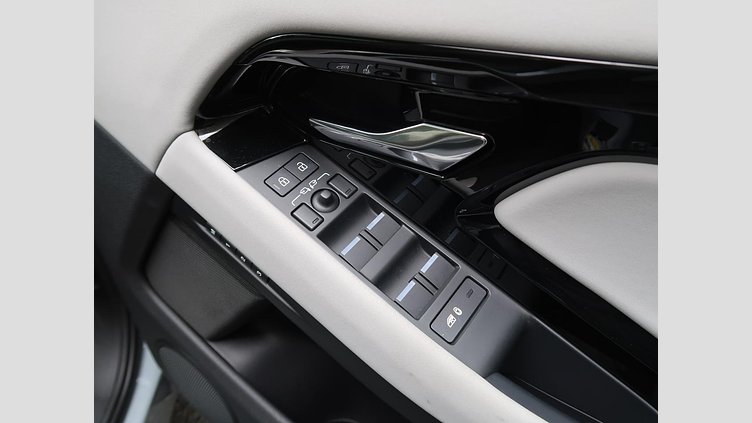 2024 認定中古車 Land Rover Range Rover Evoque アロイオスグレイ D200マイルドハイブリッド（ディーゼル） スタンダードホイールベース DYNAMIC SE