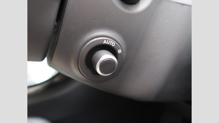 2024 認定中古車 Land Rover Range Rover Evoque アロイオスグレイ D200マイルドハイブリッド（ディーゼル） スタンダードホイールベース DYNAMIC SE