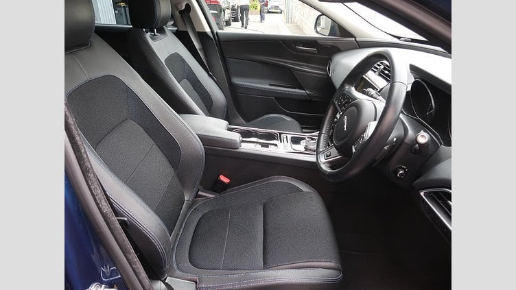 2016 認定中古車 Jaguar XE Bluefire Blue 259BHP KEI　NISHIKORI　エディション