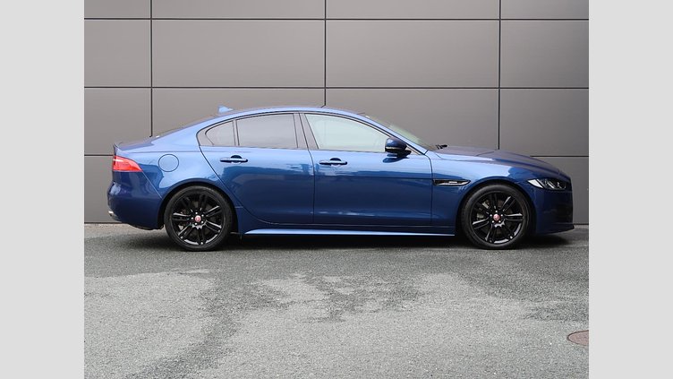 2016 認定中古車 Jaguar XE Bluefire Blue 259BHP KEI　NISHIKORI　エディション
