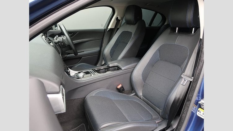 2016 認定中古車 Jaguar XE Bluefire Blue 259BHP KEI　NISHIKORI　エディション