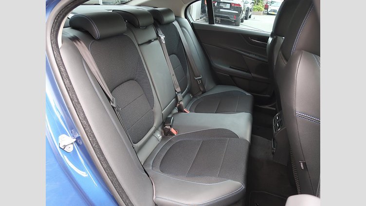 2016 認定中古車 Jaguar XE Bluefire Blue 259BHP KEI　NISHIKORI　エディション