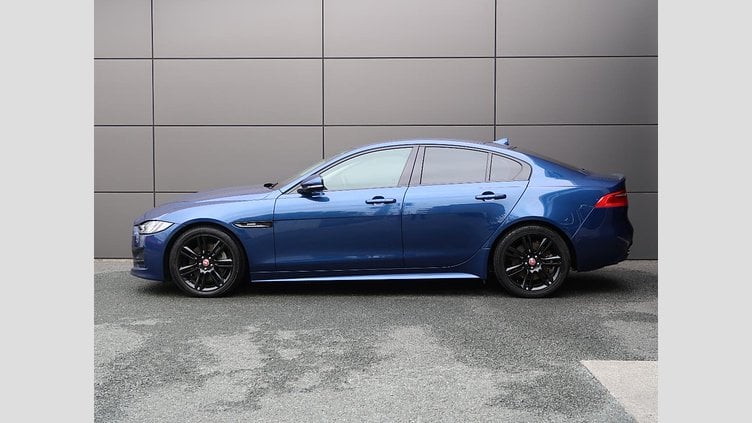2016 認定中古車 Jaguar XE Bluefire Blue 259BHP KEI　NISHIKORI　エディション