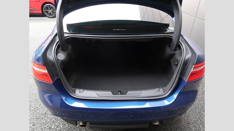 2016 認定中古車 Jaguar XE Bluefire Blue 259BHP KEI　NISHIKORI　エディション