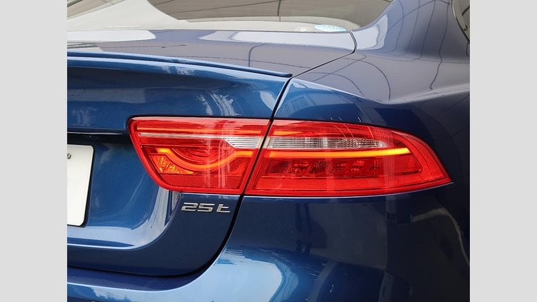2016 認定中古車 Jaguar XE Bluefire Blue 259BHP KEI　NISHIKORI　エディション