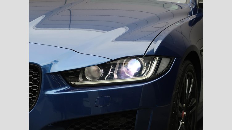 2016 認定中古車 Jaguar XE Bluefire Blue 259BHP KEI　NISHIKORI　エディション