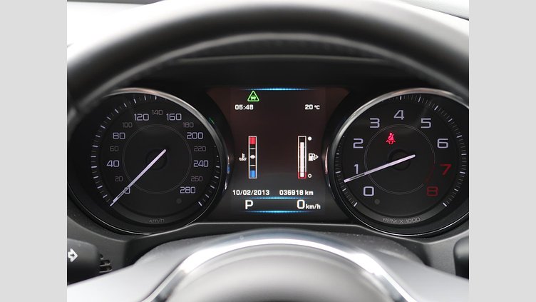 2016 認定中古車 Jaguar XE Bluefire Blue 259BHP KEI　NISHIKORI　エディション