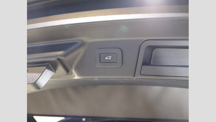 2024 認定中古車 Land Rover Range Rover Velar カルパチアングレイ D200マイルドハイブリッド（ディーゼル） Standard Wheelbase Dynamic SE