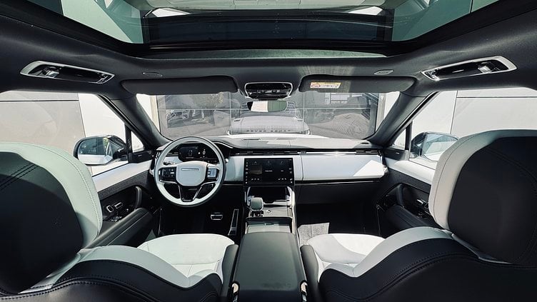 2025 SKLADOVÉ VOZIDLÁ Land Rover Range Rover Sport Fuji White D250 Dynamic SE