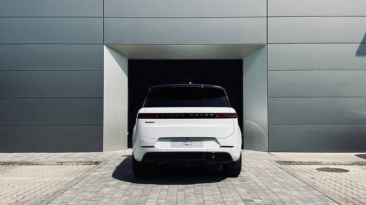 2025 SKLADOVÉ VOZIDLÁ Land Rover Range Rover Sport Fuji White D250 Dynamic SE