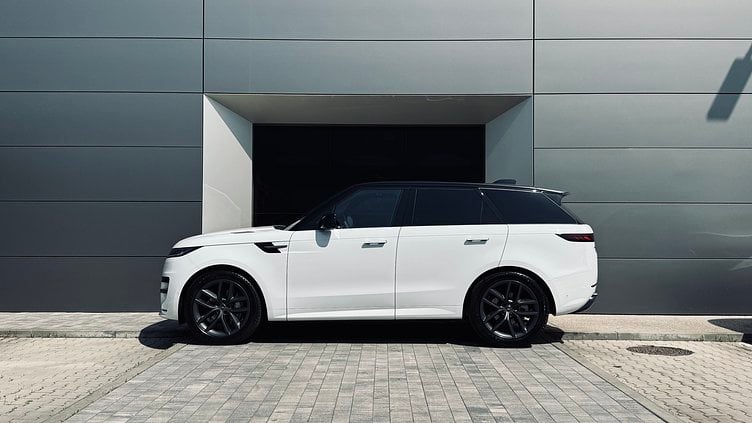 2025 SKLADOVÉ VOZIDLÁ Land Rover Range Rover Sport Fuji White D250 Dynamic SE