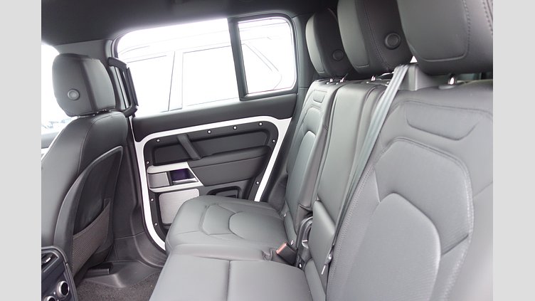 2024 認定中古車 Land Rover Defender 130 フジホワイト D300 AWD（AT） SE