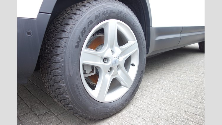 2024 認定中古車 Land Rover Defender 130 フジホワイト D300 AWD（AT） SE