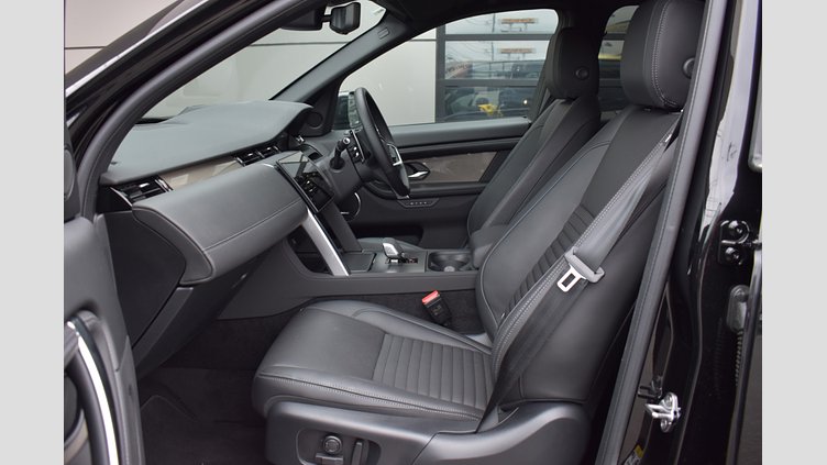 2024 認定中古車 Land Rover Discovery Sport サントリーニブラック P300eプラグインハイブリッド（ガソリン） 標準ホイール DYNAMIC HSE