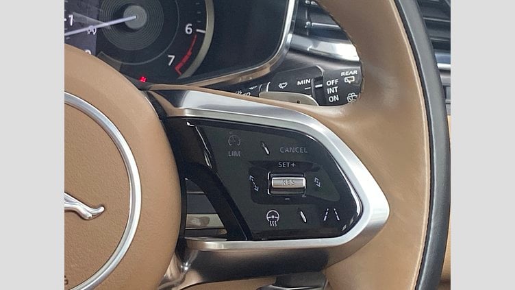 2023 認定中古車 Jaguar F-Pace フィレンツェレッド P250 AWD（オートマチック） S