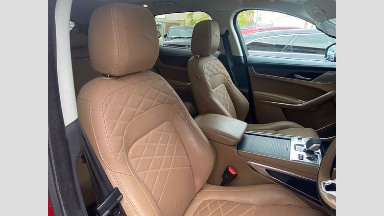 2023 認定中古車 Jaguar F-Pace フィレンツェレッド P250 AWD（オートマチック） S